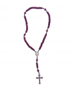 Terço de madeira na cor pau brasil com nós.