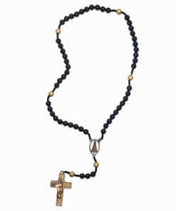 Terço de contas pretas, Pai Nosso Dourado e entremeio de Nossa Senhora Aparecida acrílico nº 10 - tr089v01